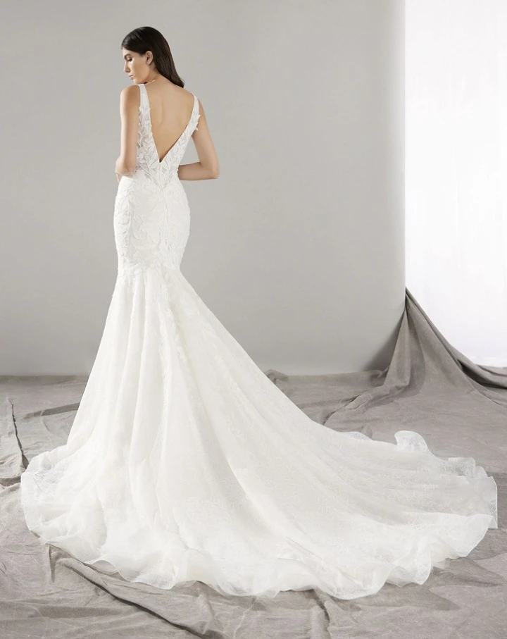 pronovias jesy back
