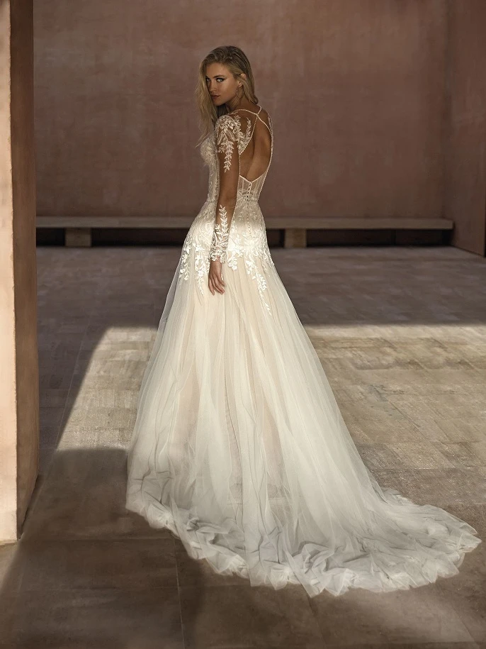 Pronovias Milanis back