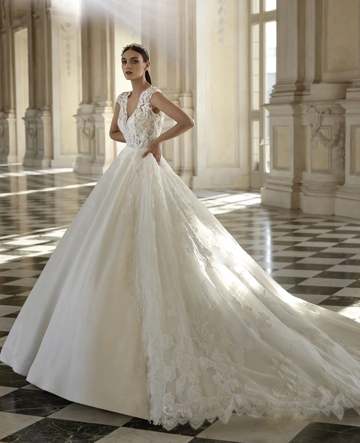 Pronovias Privee Trinity