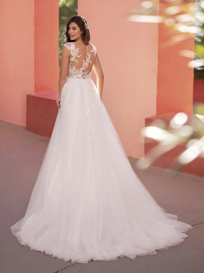 White One Felicidad back