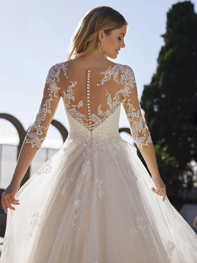 white one twist close