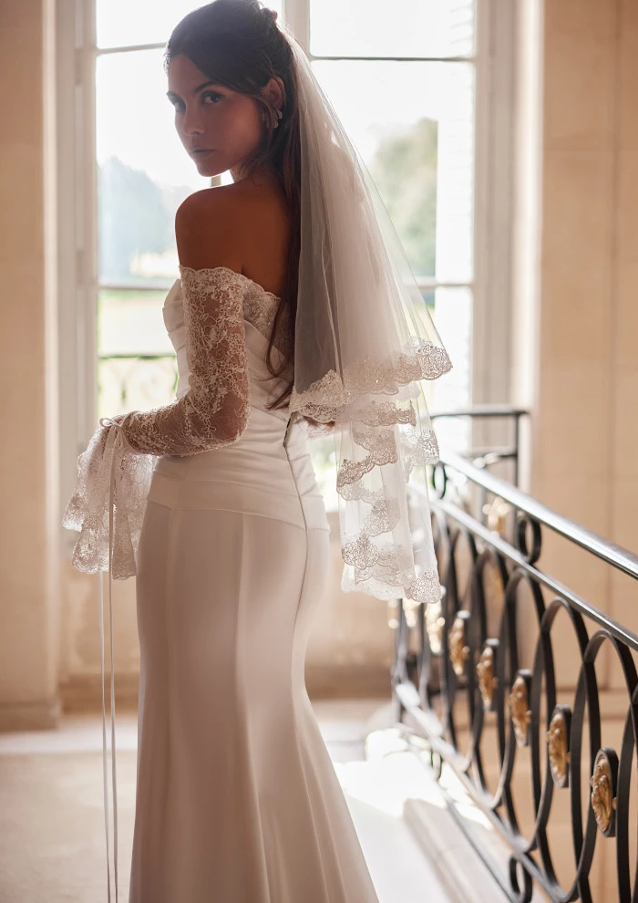 Yedyna Delia back close