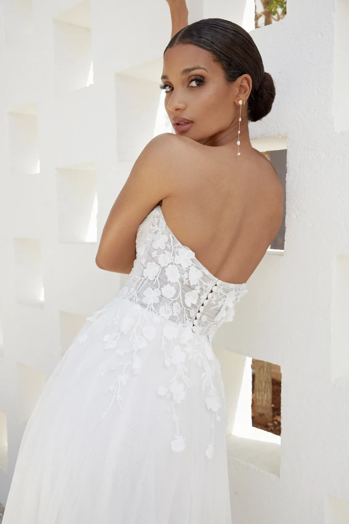 11353 Amaryllis close back