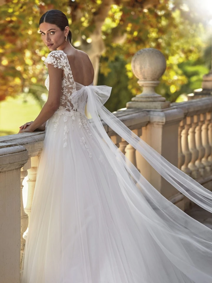 Amelie 25010 back close