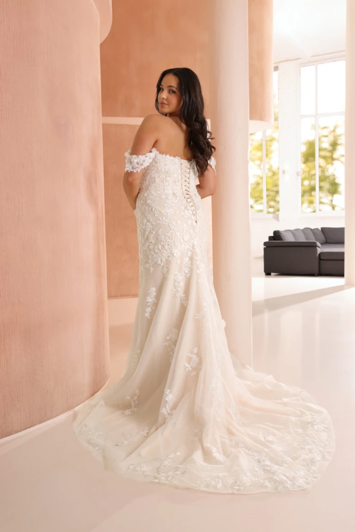 Amy-back-AzureeBridal-LS-0443