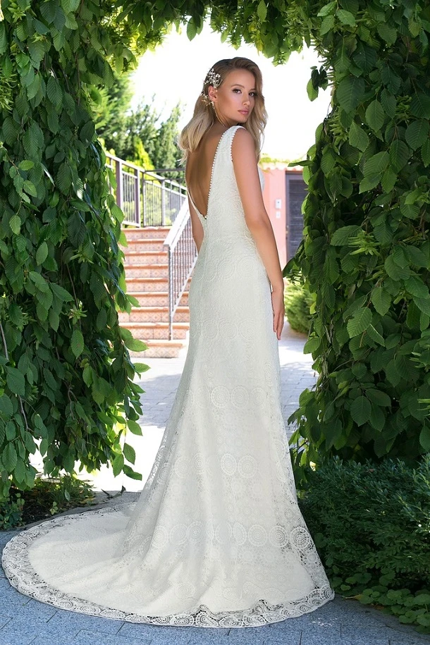 Angela Bianca 1025 back.