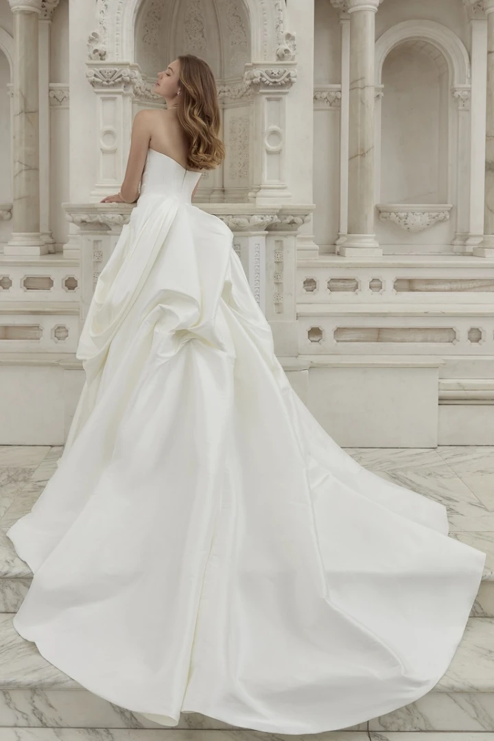 casablanca bridal 2589 back