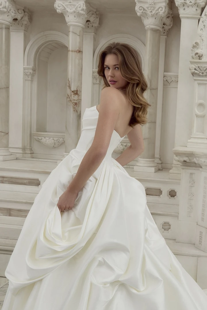 casablanca bridal 2589 close back