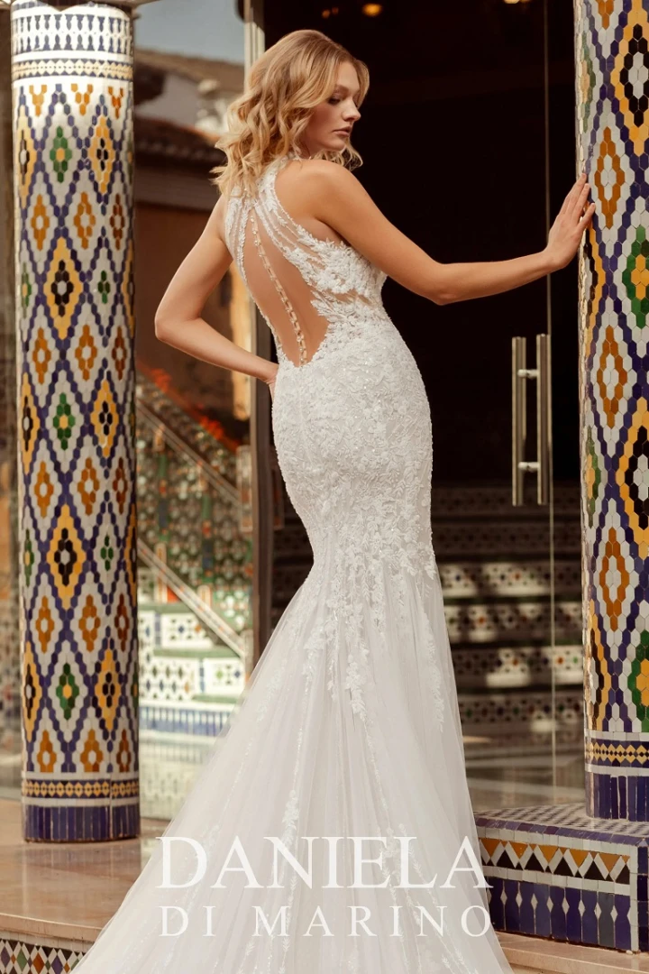 daniela di marino 6478 close back