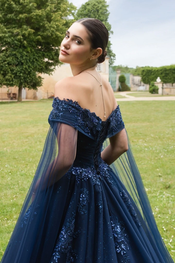 Eglantine Creations Manille close back