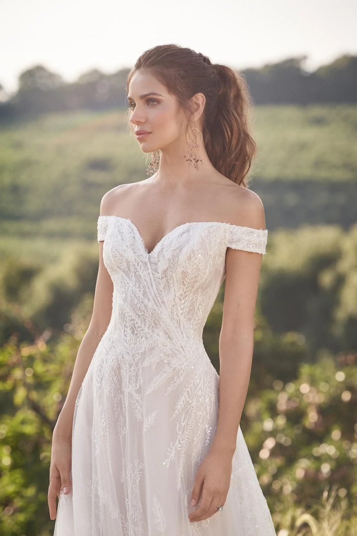 Lillian West 66145 close