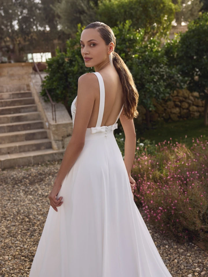 modeca glenda back close