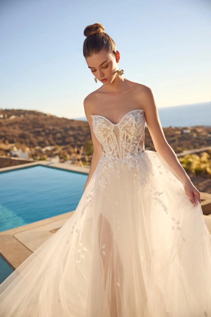 modeca horacia close 2