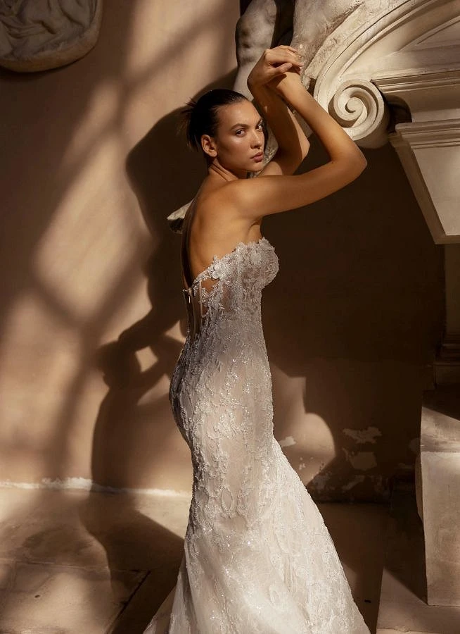 modeca zhea close back