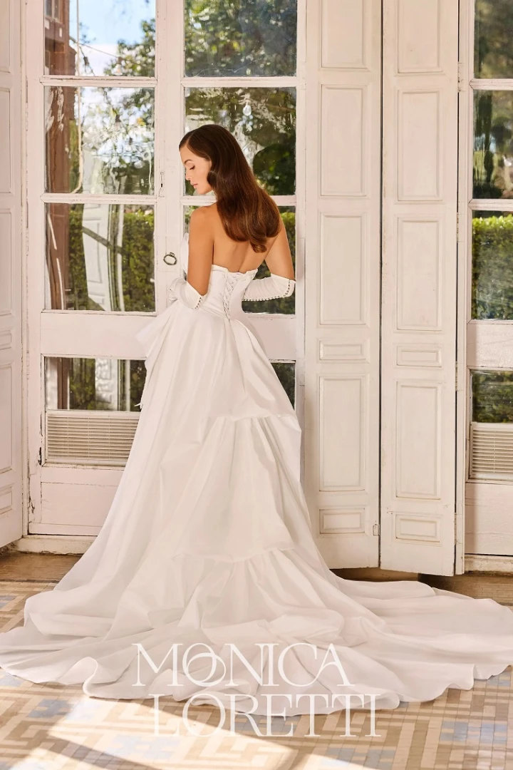 monica loretti 8368 back