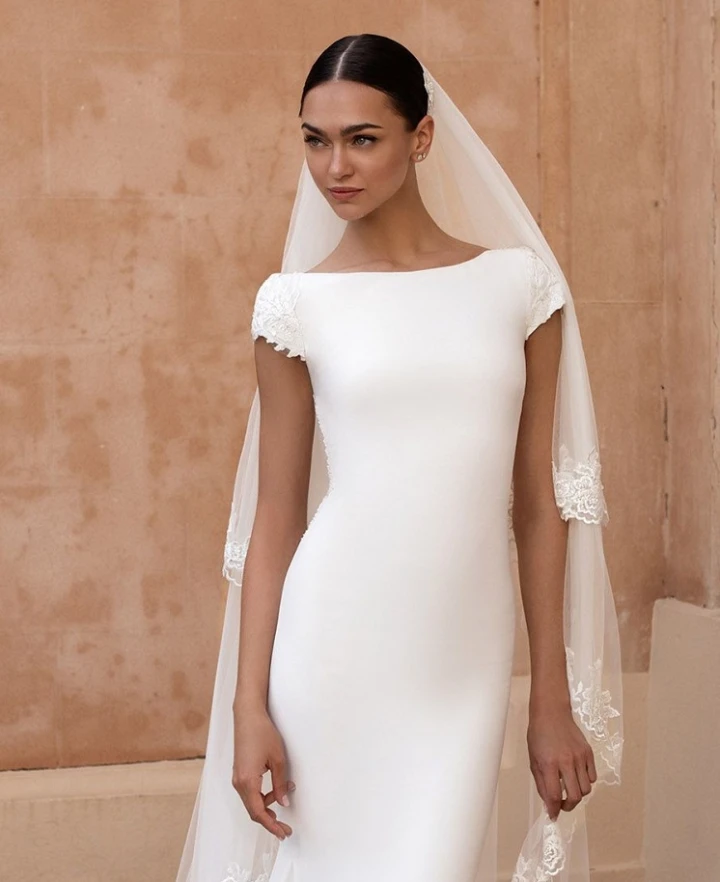 pronovias anitra close