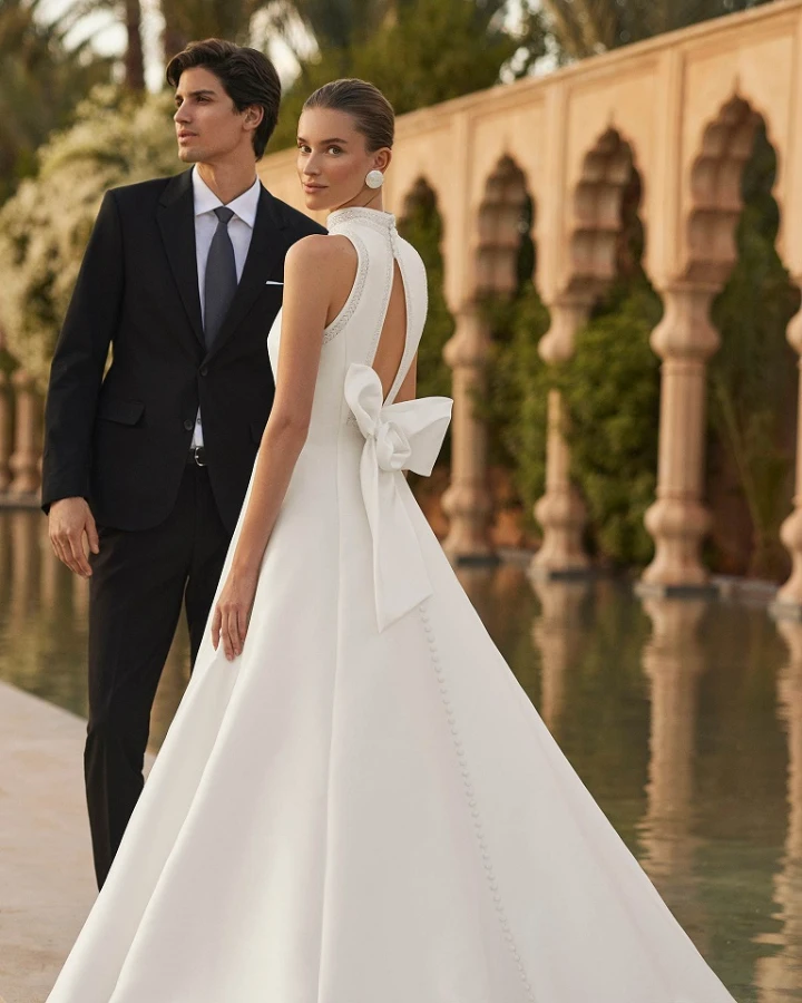 Rosa Clara Opera close back