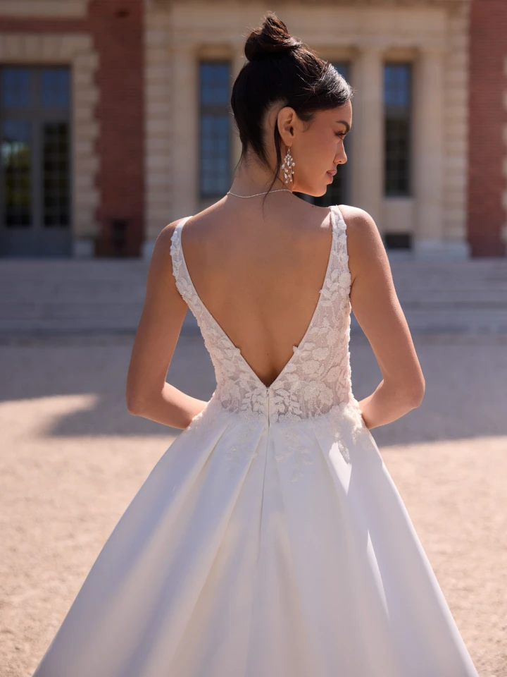 Vittoria Bianco Evento close back