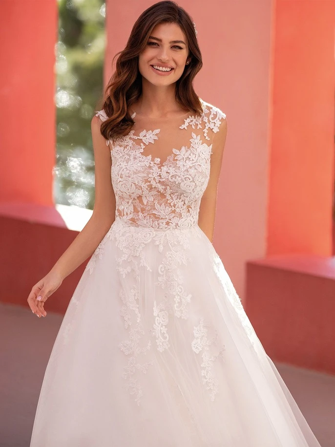 white one felicidad close