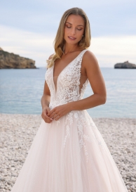 Amal-close-AzureeBridal-10428.jpg